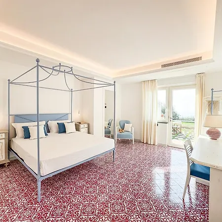بيت ضيافة Amira Capri 4*