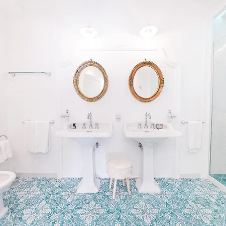 Amira Capri 4* أناكابْري